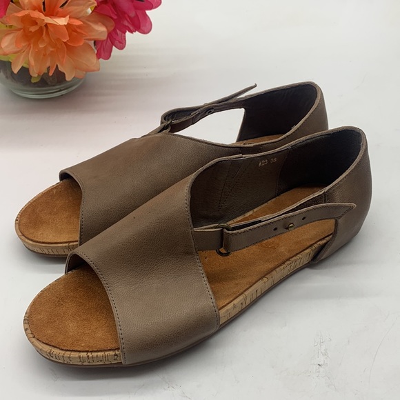 Antelope Tan Leather Sandals Peep Toe Rubber Bottom Size 38. MCS3938A - Picture 8 of 11